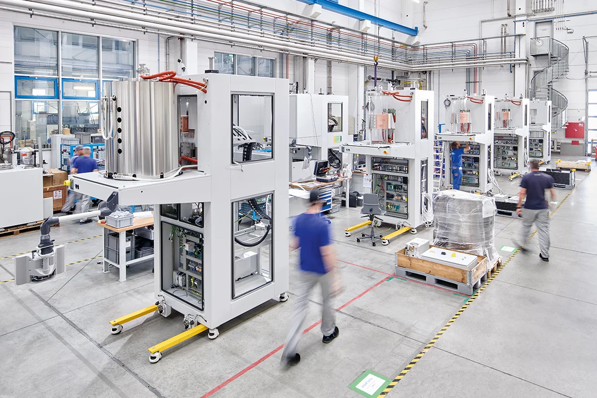 Assembly of SiCma PVT crystal growth systems in a production hall