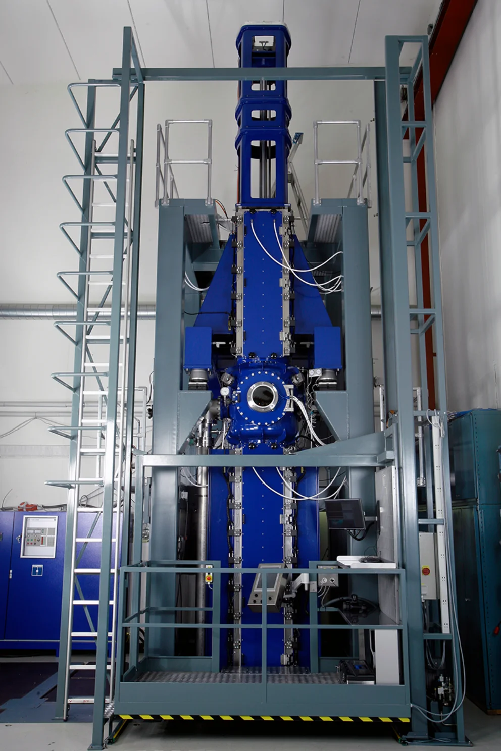 Large float‑zone crystal growth system with vertical process chamber and surrounding support structure