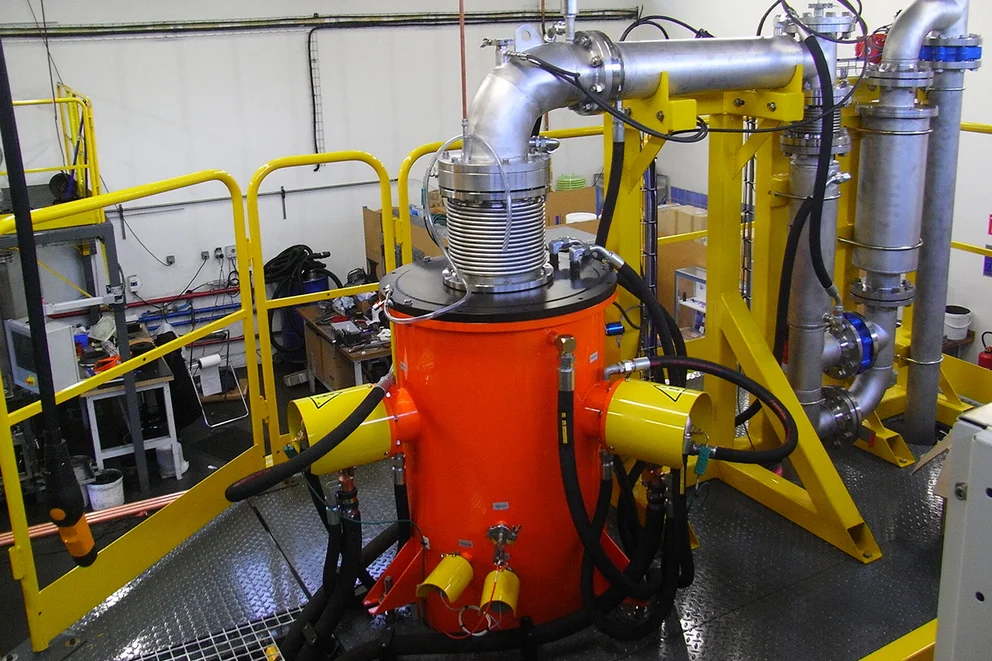 fluidized bed reactor in an industrial surrounding